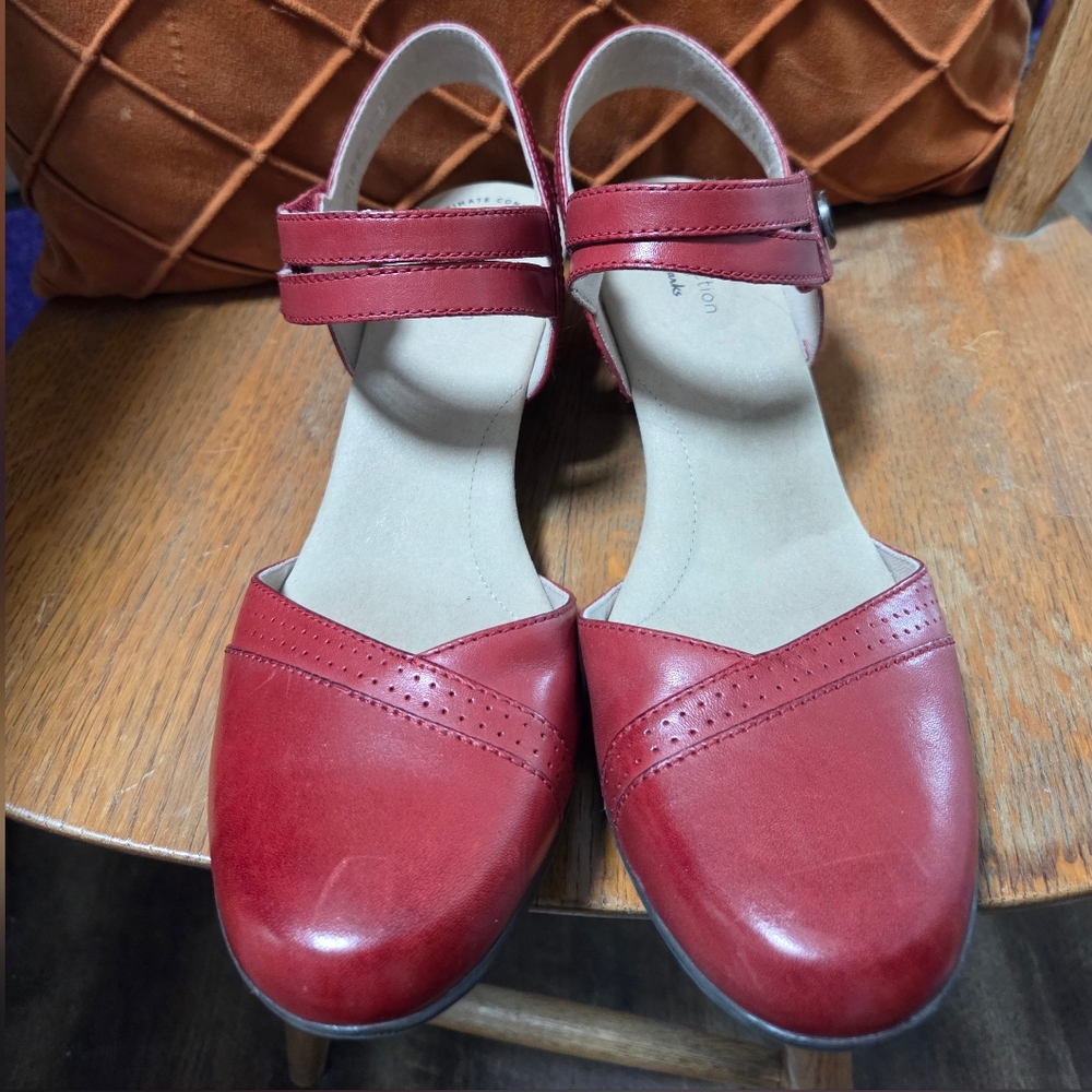 Clarks Collection Womens Valarie Rally Pump or Closed Toe Sandals 10 Red Leather - Picture 2 of 10